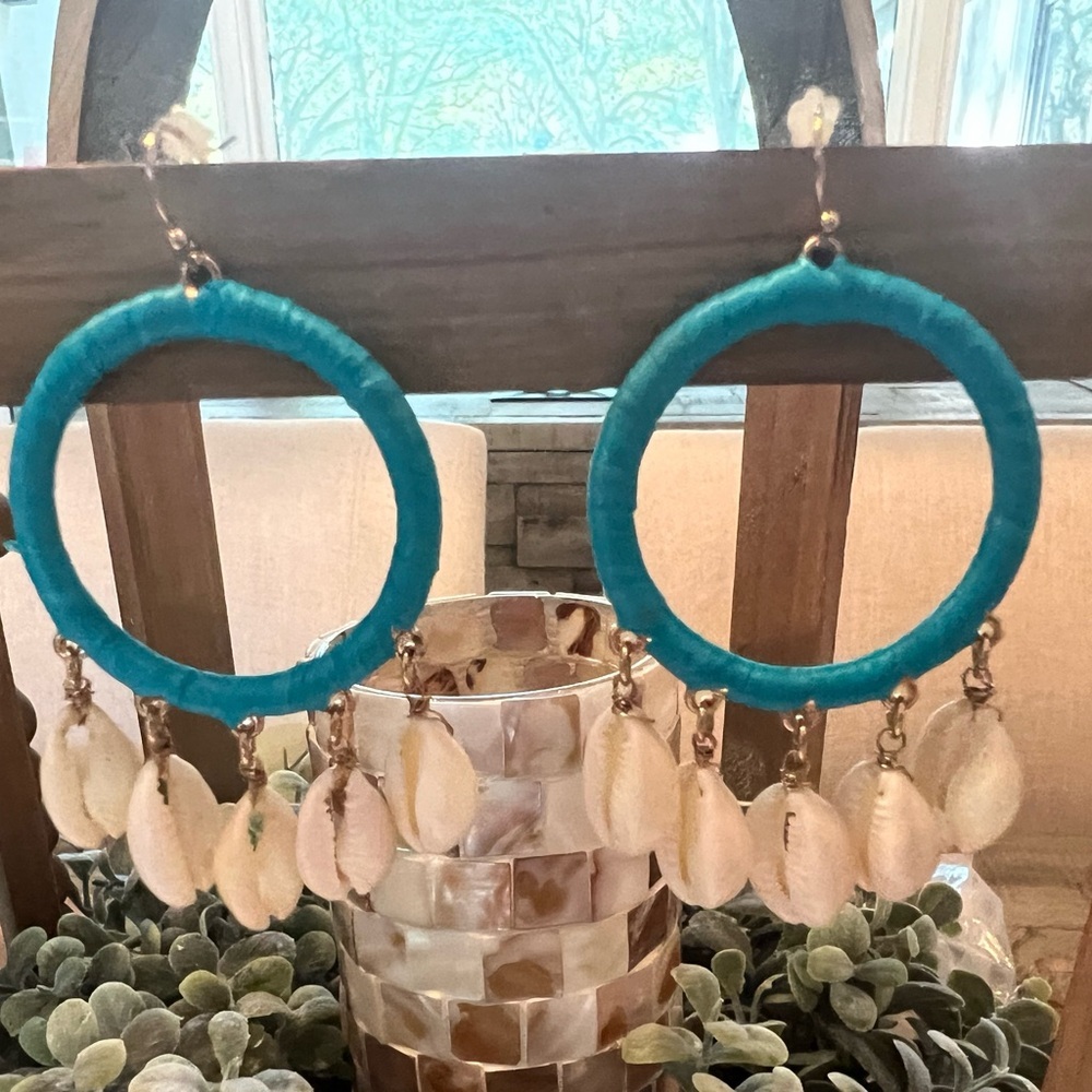 Turquoise Boho Shell Pierced Earrings - Picture 3 of 7